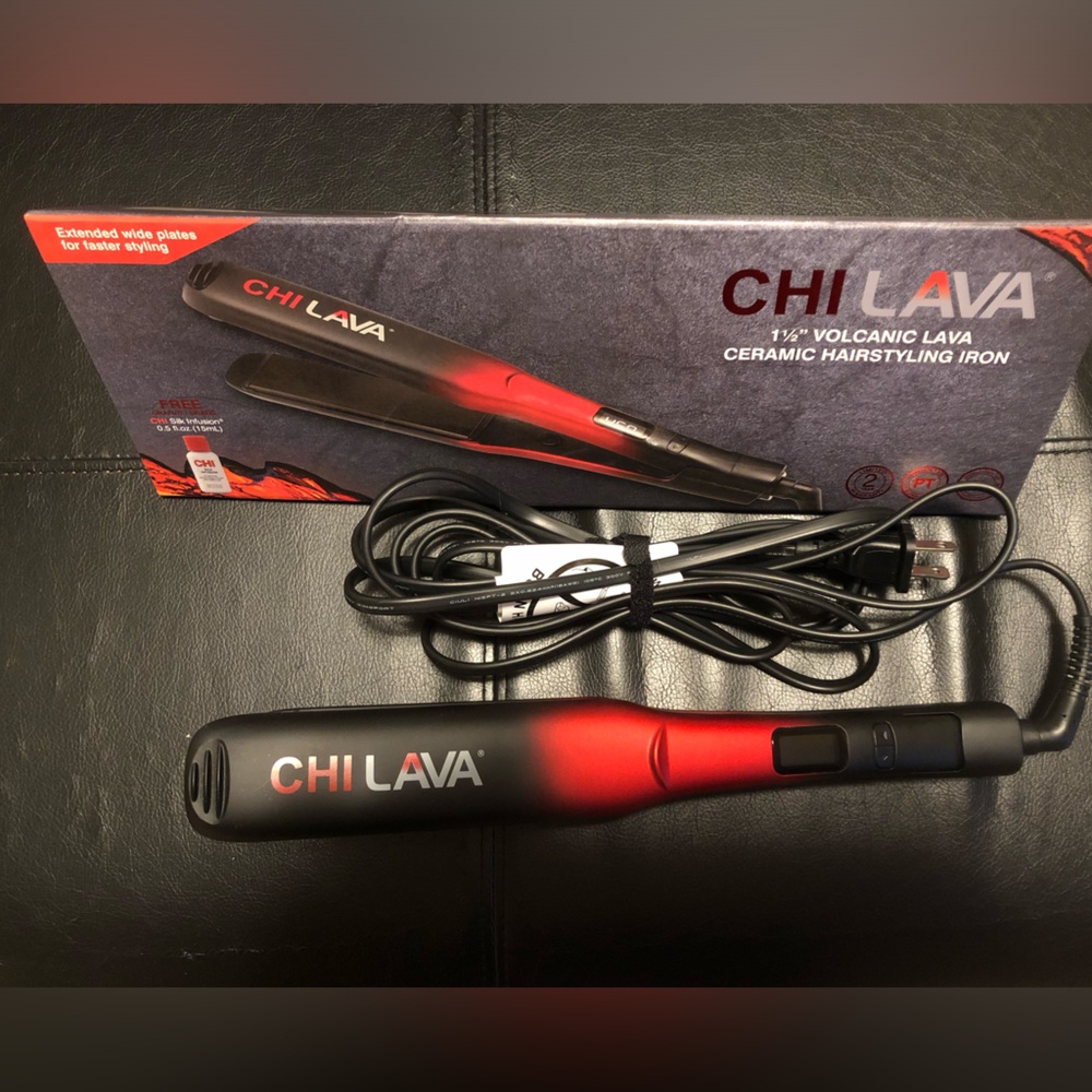 NWOT Chi Lava 1.5” Flat Iron